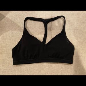 LULULEMON ARISE BRA SIZE 6 EUC
